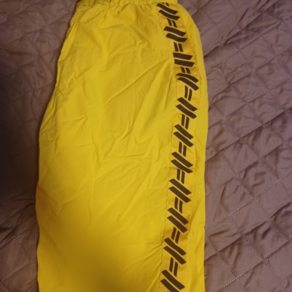 Petals to petals and peacocks windbreaker  small sweats - Picture 6 of 7